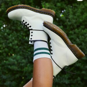 Dr. Martens Boots 1460 NWT Genuine Leather White Lace Up Women’s Size US 8